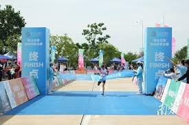 随着保罗在本赛季结束后退役，梦八仅剩下詹姆斯一人还未退役