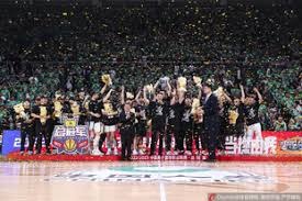 受到撞击影响？米切尔第三节仅5中2，得到4分1板1助