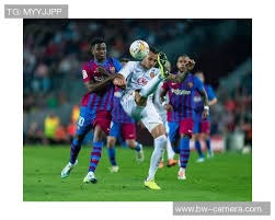 白魔强突一个后，随后抢断一条龙抡臂大风车背扣